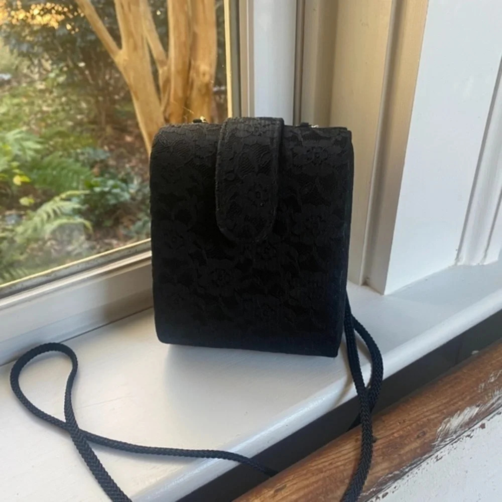 Black Lace Evening Bag - Picture 8 of 9